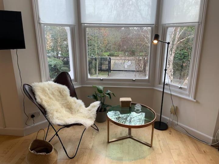 Lovely Spacious 1-Bedroom Flat In Tufnell Park Close To Central ロンドン エクステリア 写真